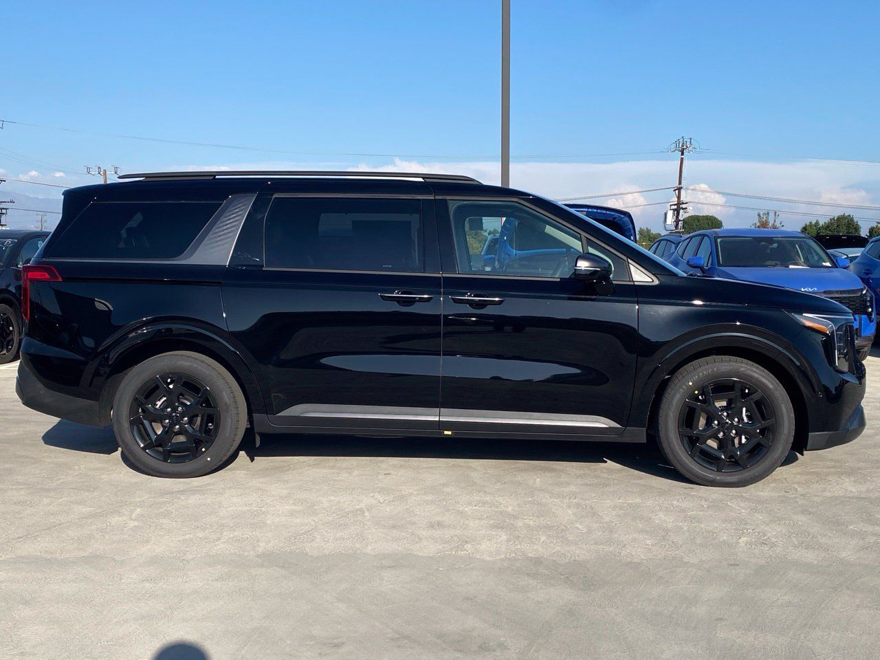 New 2027 Kia Carnival SX FWD image 2