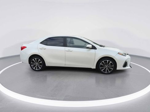 Certified 2017 Toyota Corolla SE w/ SE Premium Package FWD image 9