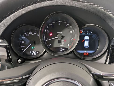 Used 2023 Porsche Macan AWD/4WD image 16