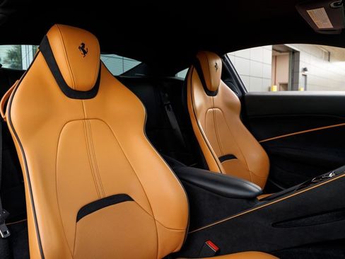 Used 2022 Ferrari Roma RWD image 13