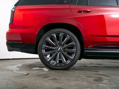 Used 2025 Cadillac Escalade V image 10