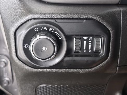 Used 2019 Jeep Wrangler Unlimited Sahara w/ Safety Group AWD/4WD image 20