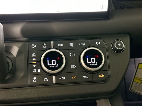 Certified 2025 Land Rover Defender 110 V8 image 16