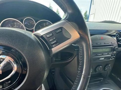 Used 2006 MAZDA MX-5 Miata Grand Touring RWD image 18
