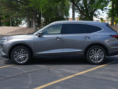 Used 2022 Acura MDX SH-AWD w/ Advance Package image 3