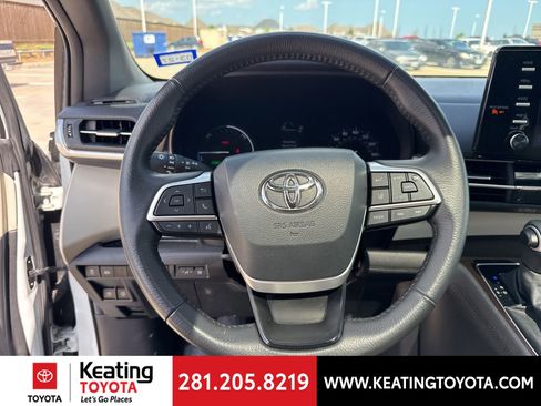Used 2024 Toyota Sienna XLE FWD image 15
