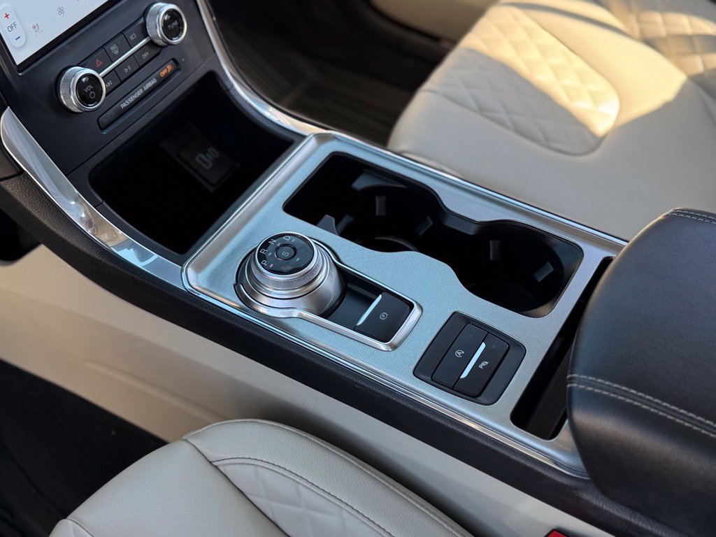 Used 2024 Ford Edge Titanium AWD/4WD image 22