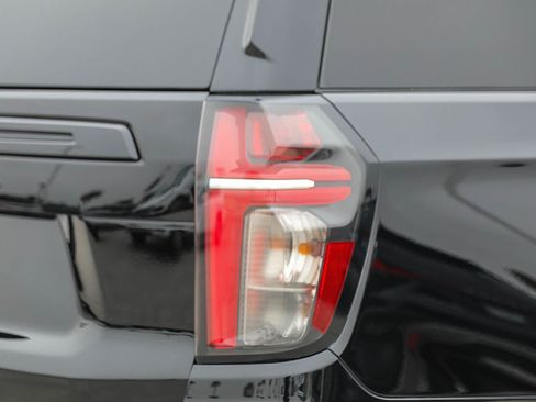 Used 2024 Chevrolet Suburban RST w/ Luxury Package AWD/4WD image 9