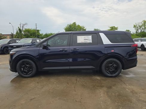 New 2027 Kia Carnival FWD image 5