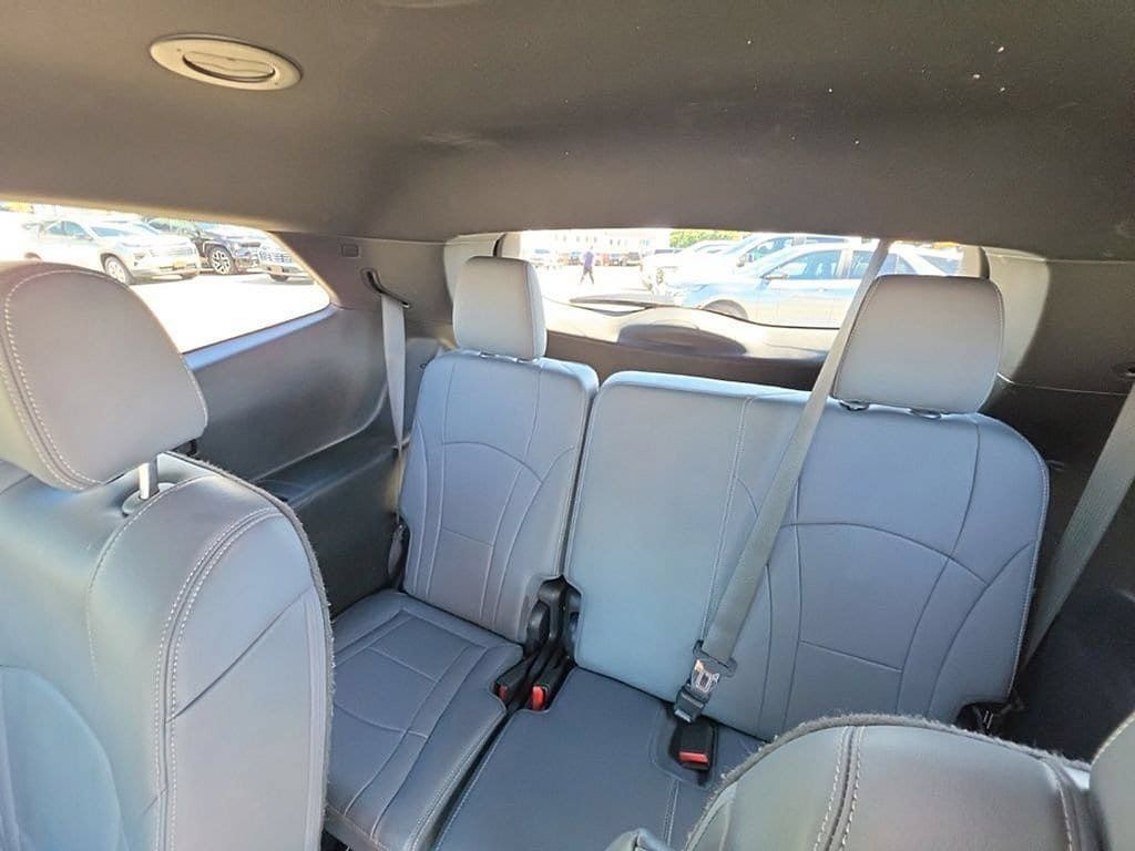 Used 2023 Buick Enclave Essence AWD/4WD image 25