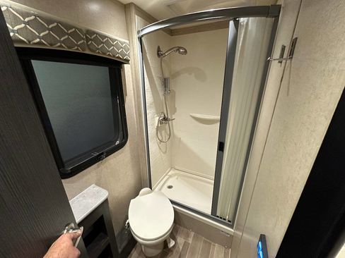 Used 2017 Mercedes-Benz Sprinter 3500 image 32