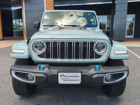 Used 2024 Jeep Wrangler Unlimited Sahara AWD/4WD image 9