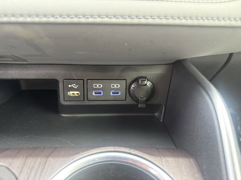 Used 2022 Toyota Highlander Limited image 11