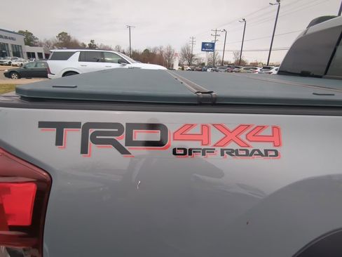 Used 2019 Toyota Tacoma TRD Off-Road w/ TRD Premium Off Road Package image 5