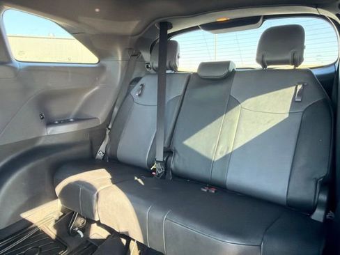Used 2023 Toyota Sienna XSE AWD/4WD image 30