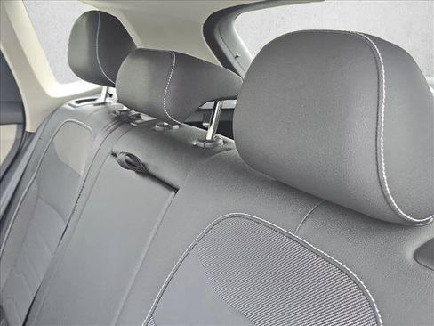 Certified 2025 Volkswagen Taos SE AWD/4WD image 23