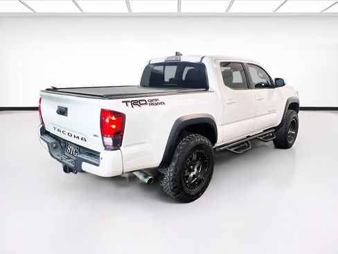 Used 2018 Toyota Tacoma TRD Off-Road w/ Technology Package RWD image 4