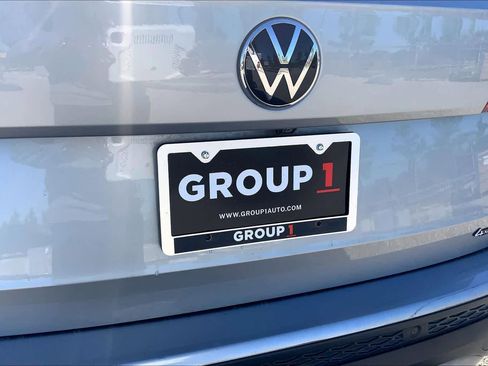 Used 2022 Volkswagen Taos SEL image 9