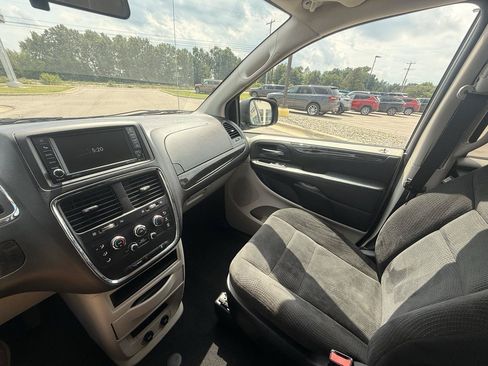 Used 2017 Dodge Grand Caravan SE w/ Power Window Group FWD image 23
