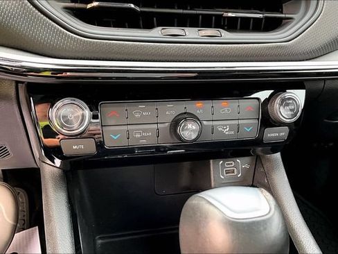 Used 2025 Jeep Compass Trailhawk AWD/4WD image 32
