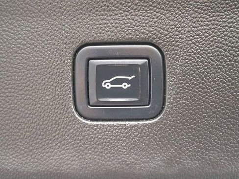 Certified 2022 Buick Enclave Avenir w/ Avenir Technology Package image 33