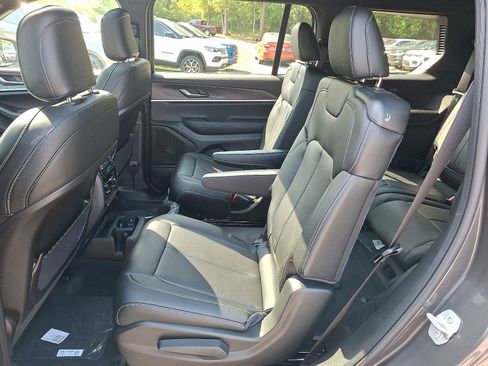 New 2025 Jeep Grand Cherokee L Limited image 6