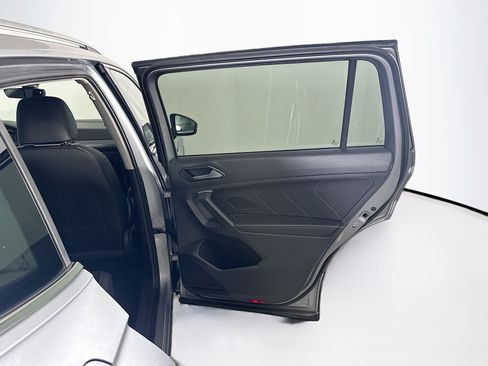 Used 2024 Volkswagen Tiguan SE FWD image 33