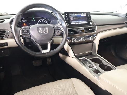 Used 2019 Honda Accord Touring image 2
