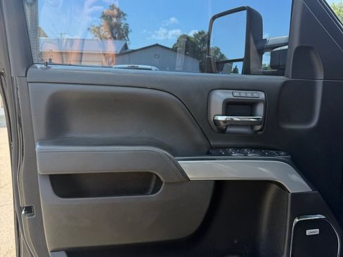 Used 2018 Chevrolet Silverado 2500 LTZ AWD/4WD image 16