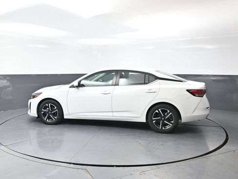 Used 2024 Nissan Sentra SV FWD image 10