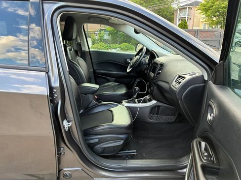 Used 2018 Jeep Compass Latitude w/ Popular Equipment Group FWD image 14