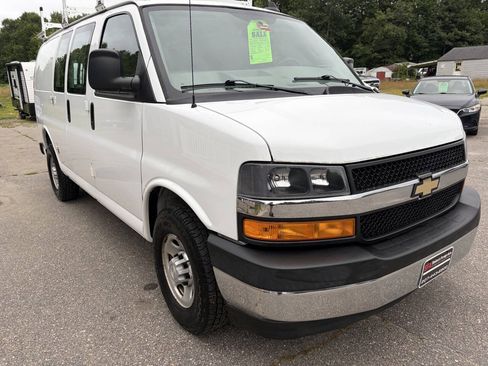 Used 2018 Chevrolet Express 2500 w/ Enhanced Convenience Package RWD image 12