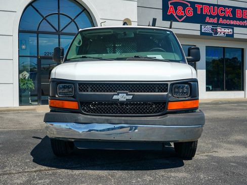 Used 2014 Chevrolet Express 2500 image 2