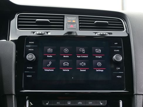 Used 2018 Volkswagen GTI SE FWD image 19