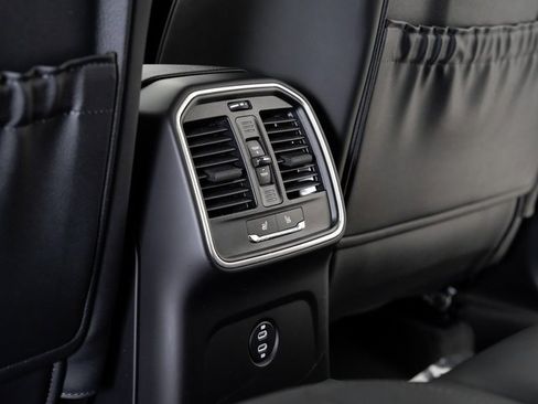 Used 2025 Porsche Macan image 27