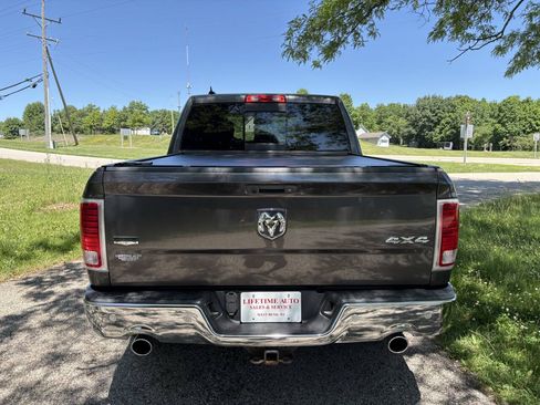 Used 2017 RAM 1500 Laramie w/ Convenience Group AWD/4WD image 4