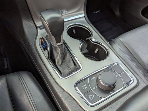 Used 2022 Jeep Grand Cherokee Limited image 12