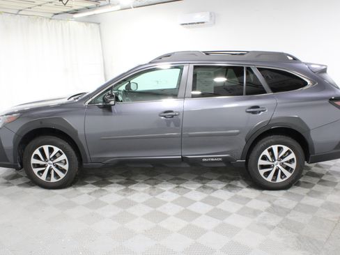 Used 2025 Subaru Outback Premium w/ Popular Package #1A AWD/4WD image 39