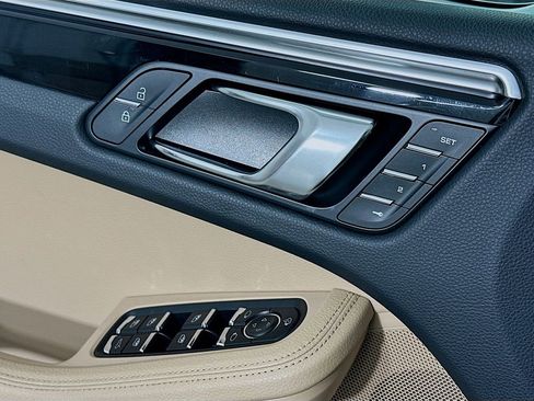 Certified 2023 Porsche Macan AWD/4WD image 20