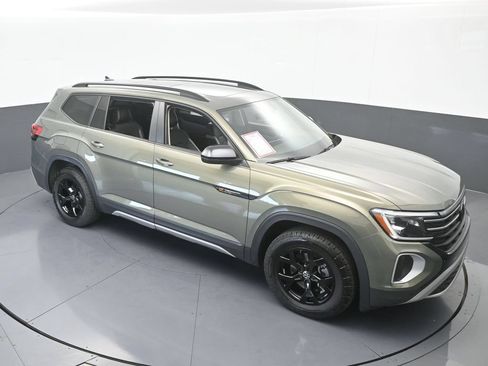 Used 2024 Volkswagen Atlas Peak Edition SE AWD/4WD image 56