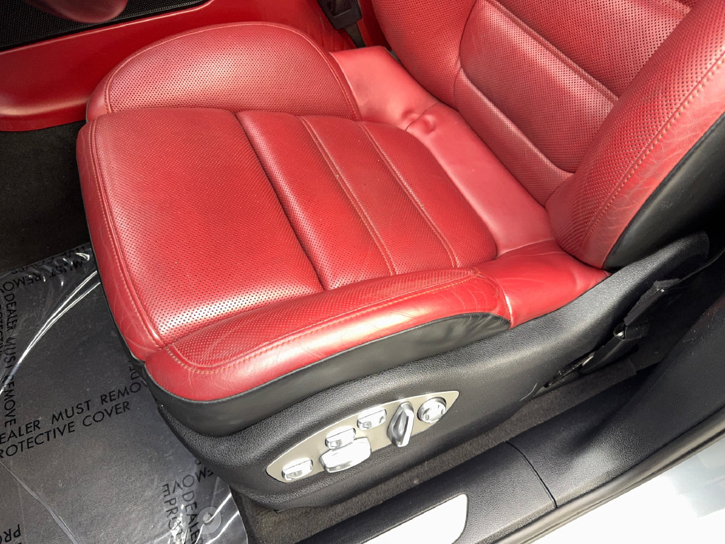 Used 2021 Porsche Macan Turbo AWD/4WD image 29