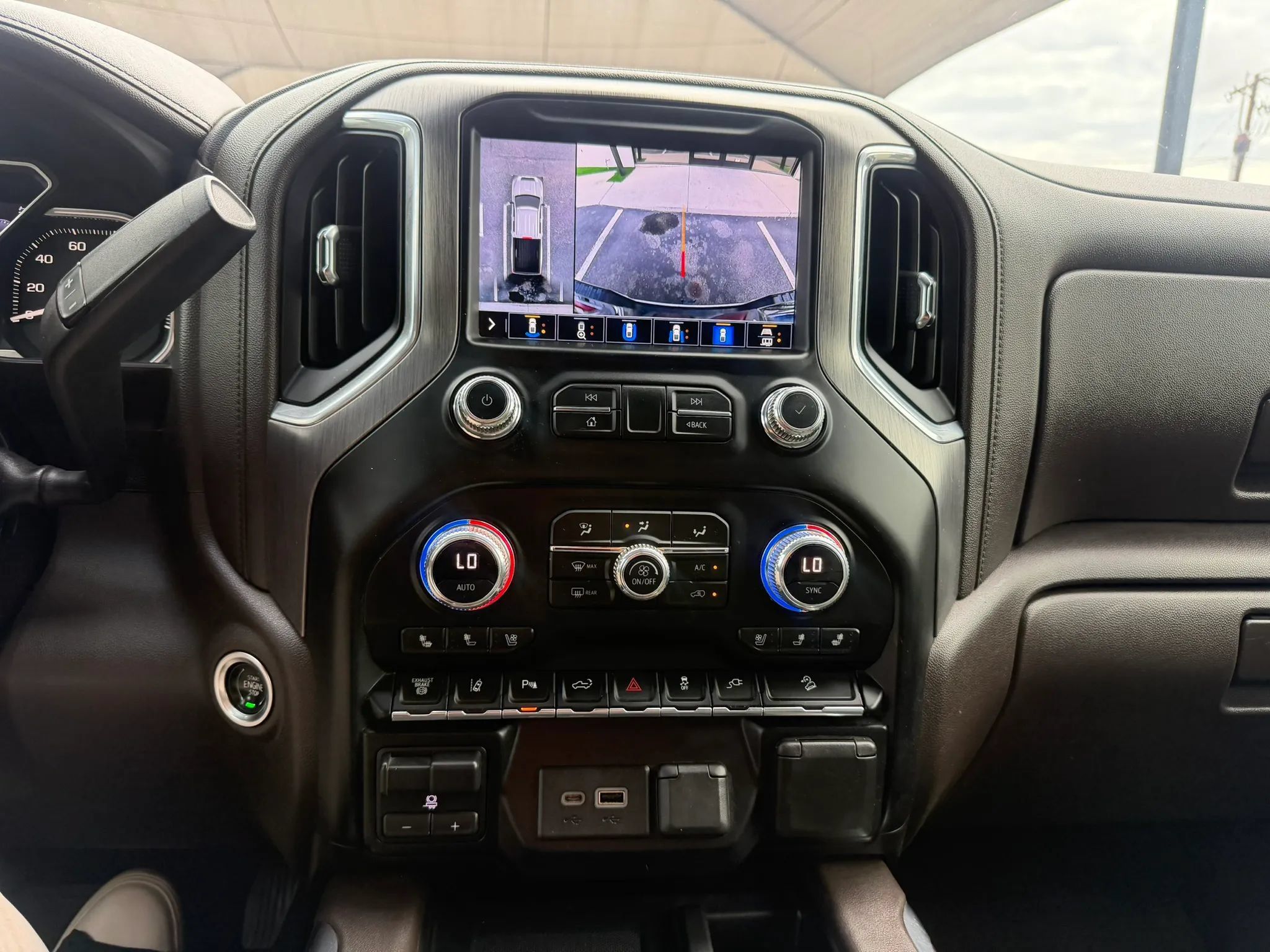 Used 2020 GMC Sierra 2500 Denali w/ Denali Ultimate Package AWD/4WD image 27