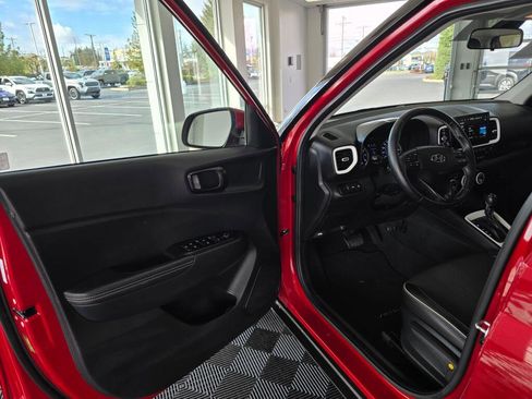 Used 2022 Hyundai Venue Limited FWD image 17