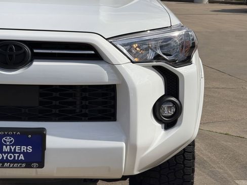 Used 2023 Toyota 4Runner SR5 Premium w/ Moonroof Package AWD/4WD image 4