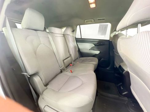 Used 2023 Toyota Highlander LE AWD/4WD image 27