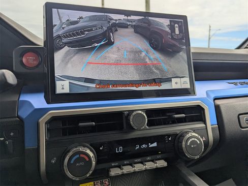 Used 2024 Toyota Tacoma TRD Sport image 30