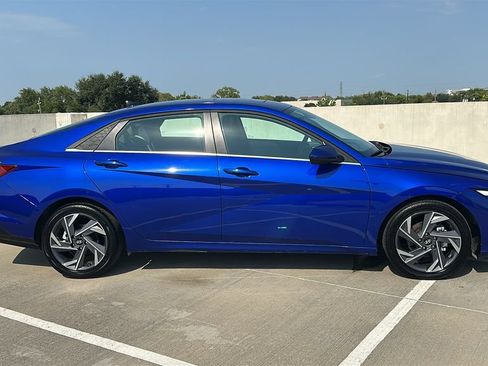 Used 2025 Hyundai Elantra SEL FWD image 14