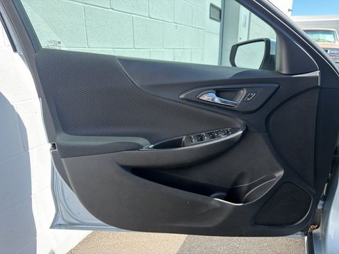 Used 2018 Chevrolet Malibu LT FWD image 15
