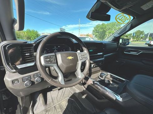 Used 2023 Chevrolet Silverado 1500 LTZ AWD/4WD image 10