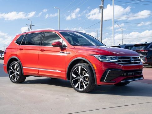Used 2024 Volkswagen Tiguan SEL R-Line image 8
